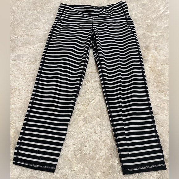 Athleta Pants - Athleta Women’s Size XS Black and White Striped Leggings EUC